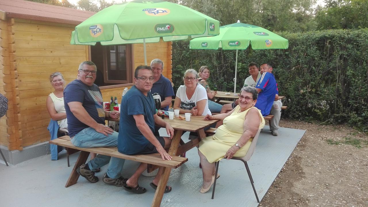 Camping Loisirs Des Groux Mousseaux-sur-Seine Dış mekan fotoğraf
